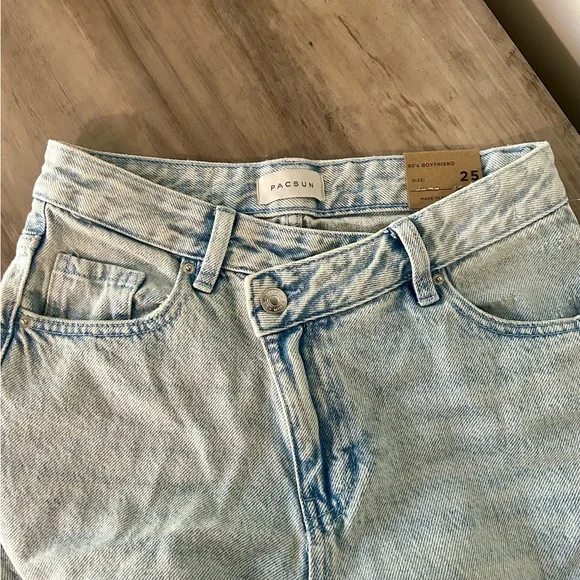 PacSun Women’s 90s BF Manhattan Light Wash Jeans - Picture 3 of 6
